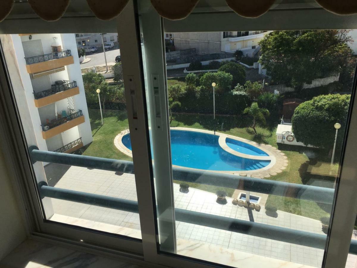 Quiet Apartment Overlooking The Swimming Pool Armação de Pêra Exterior foto